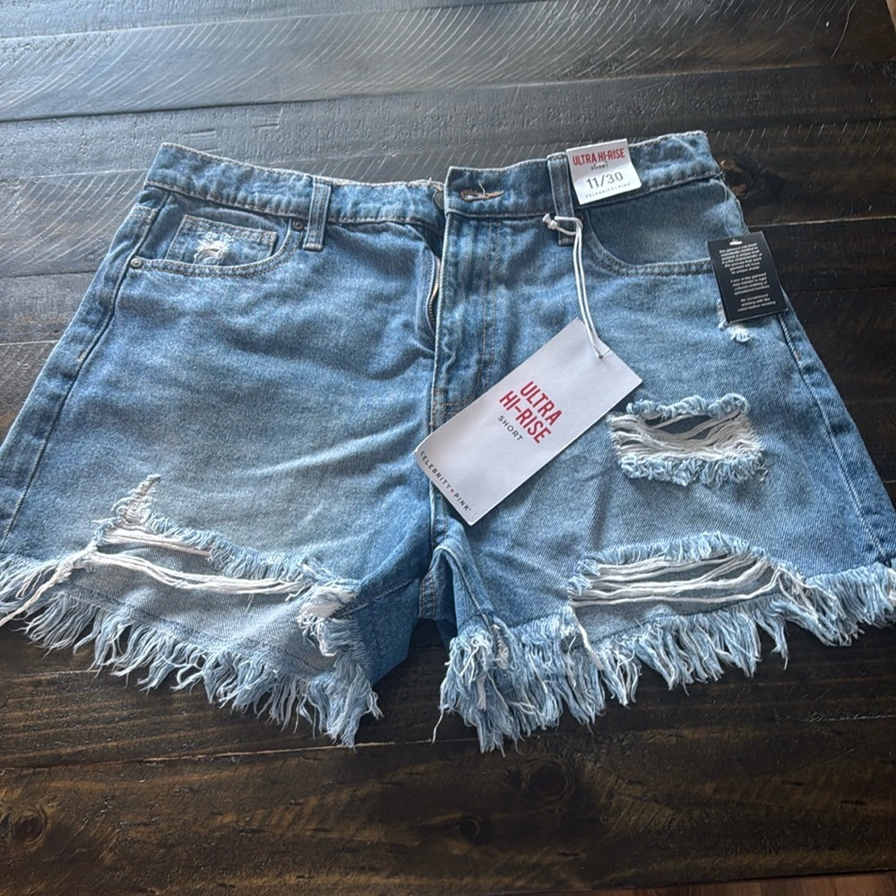 Celebrity Pink NWT Ultra High Rise frayed Shorts Size: 30 / 11